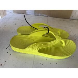 REEF Women's Water Court Flip Flop Bright Neon Size 7 Medium Width brand NEW
